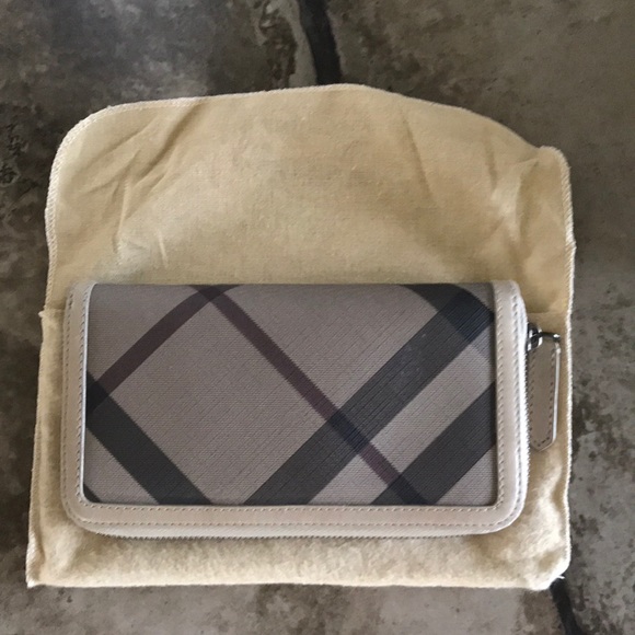 Burberry Smoke Nova Check Wallet - Picture 1 of 8
